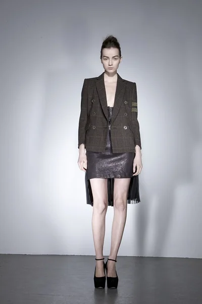 Look 18